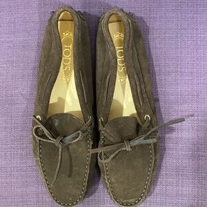 TODS Gommino leather slip on driving shoes Size 8-Mint!